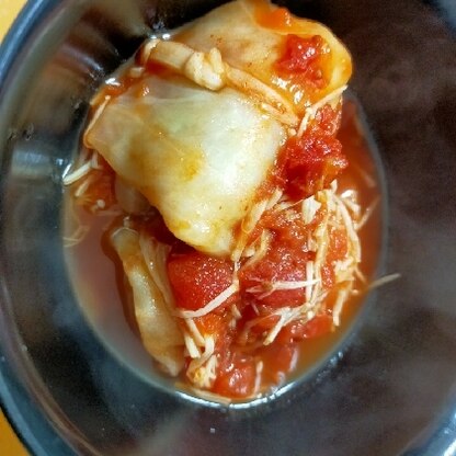 残っていた冷凍ロールキャベツとトマト缶でお昼ご飯に頂きました。マッシュルームの代わりにえのき(^^;)トマトの酸味・旨味が美味しかったです！ありがとうございます